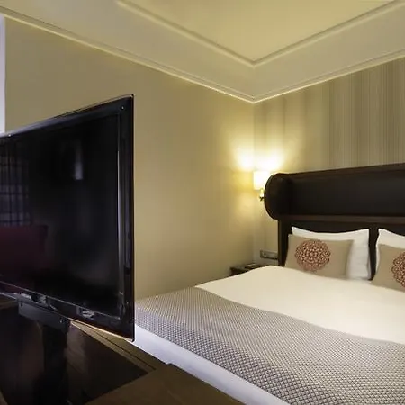 מלון Titanic Comfort Sisli 3*