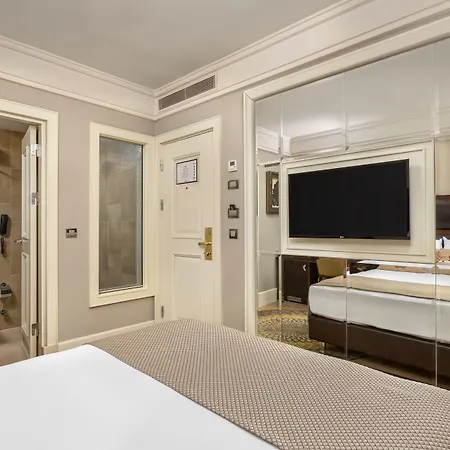 מלון Titanic Comfort Sisli